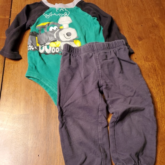 24 Month - Mixed Brand Bodysuits and Pants - 24A - Picture 4 of 8